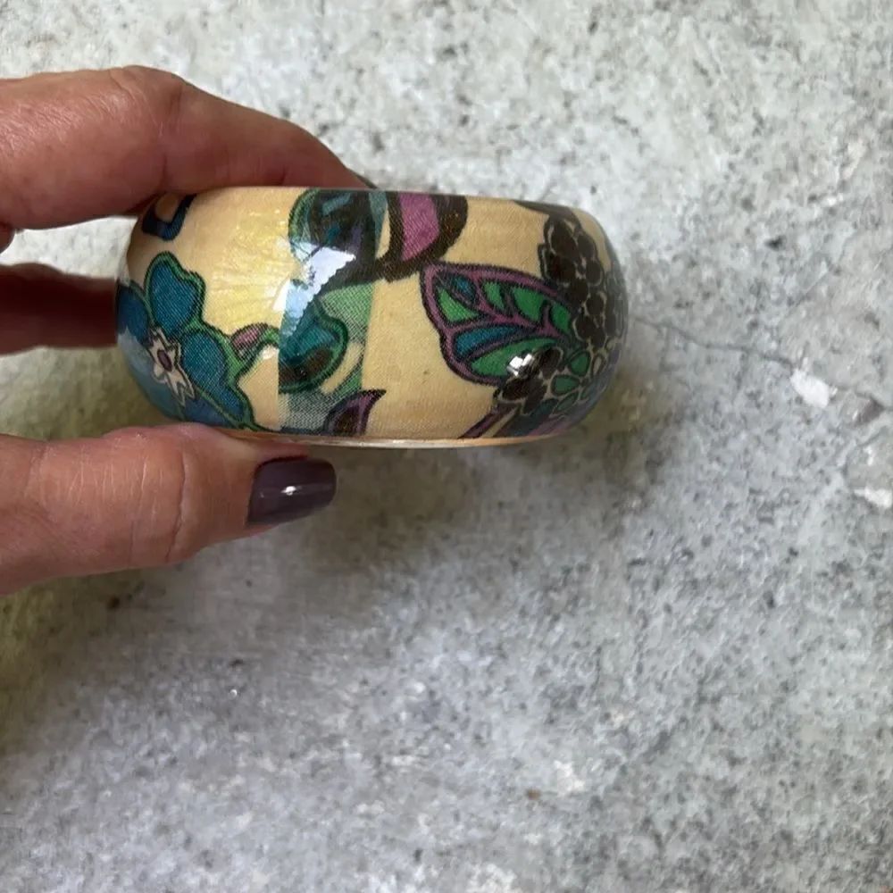 Vintage lucite bangle - Picture 4 of 5
